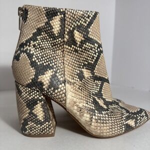 Vince Camuto Women's Benedie Ankle Boots Pointe Toe Snake Print Leather‎ size 7